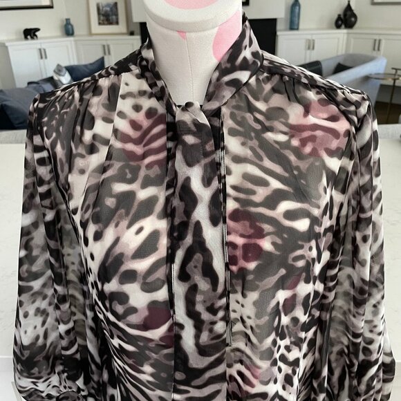Jennifer Lopez Pull On Sheer 3/4 Sleeve Animal Print Blouse Black Grey Sz S - Picture 2 of 15